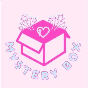 Woman’s mystery box size M-L full of adorable clothes and cute surprises!